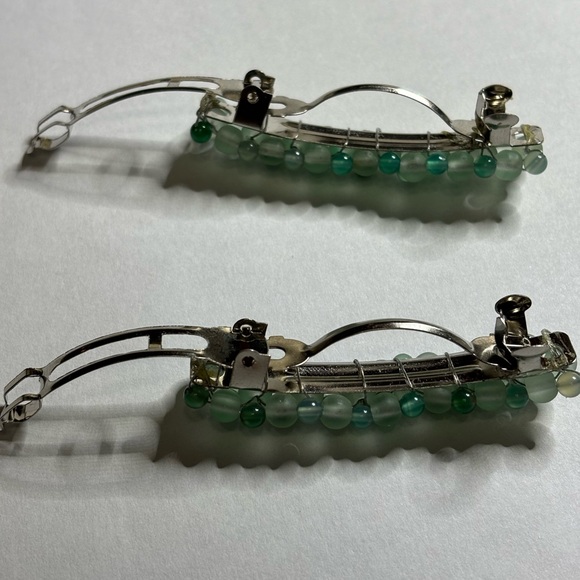 Hand crafted set of barrettes with green onyx stones and green matte glass beads - Picture 3 of 3